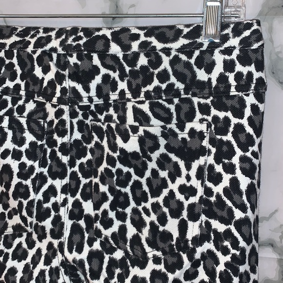 M Hue Snow Leopard Original Jean Patterned Leggings - Picture 10 of 16